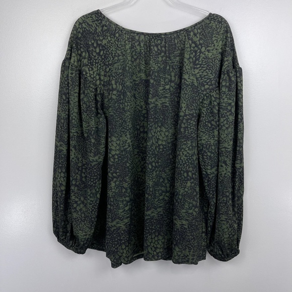 Ava & Viv Green Abstract Blouse NWT - Picture 9 of 9